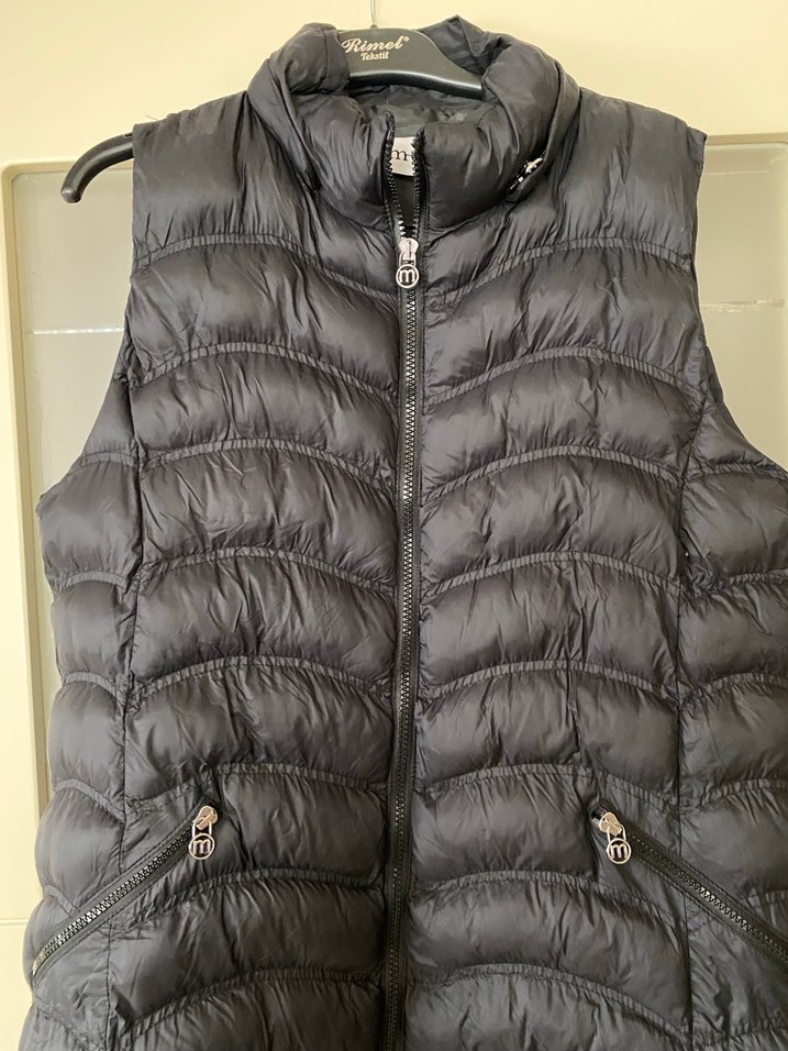 Siyah Fermuarlı Kadın Şişme Yelek - Görsel 2