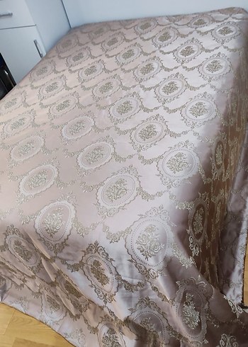 İşlemeli Parlak Beyaz Yatak Örtüsü - Görsel 3