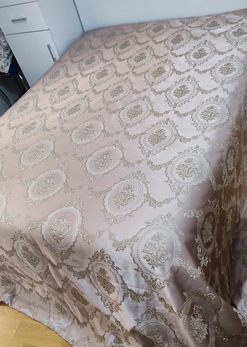 İşlemeli Parlak Beyaz Yatak Örtüsü - Görsel 5