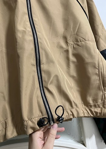 Bej Parlak Kapüşonlu Spor Kadın Yağmurluk - Görsel 5