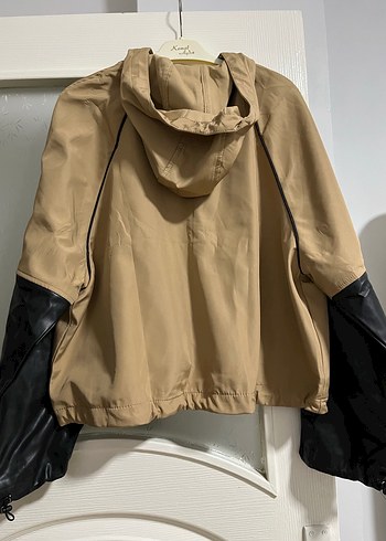 Bej Parlak Kapüşonlu Spor Kadın Yağmurluk - Görsel 8