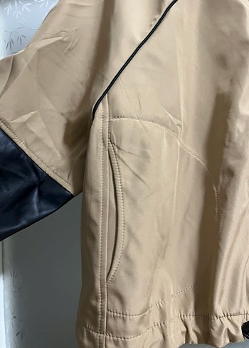 Bej Parlak Kapüşonlu Spor Kadın Yağmurluk - Görsel 3