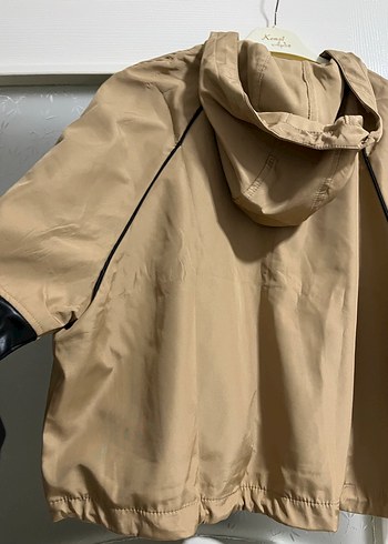 Bej Parlak Kapüşonlu Spor Kadın Yağmurluk - Görsel 9