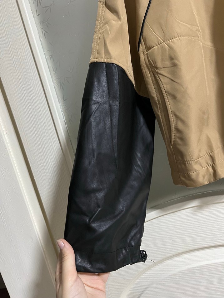 Bej Parlak Kapüşonlu Spor Kadın Yağmurluk - Görsel 4