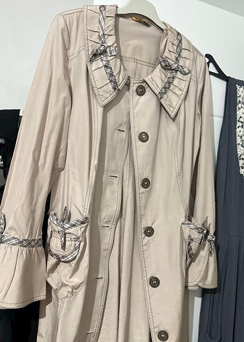 Bej Uzun Düğmeli Kadın Trençkot - Görsel 2