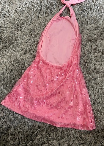 s Beden Pembe boyundan bağlamalı,sırt dekolteli,payetli mini elbise