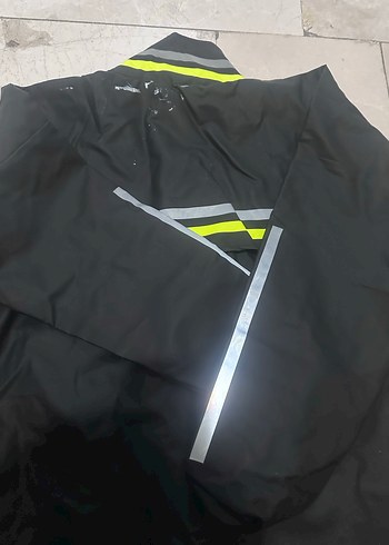 Erkek Siyah Kısa Kollu Fermuarlı Yağmurluk - Görsel 3