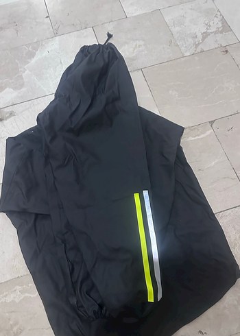 Erkek Siyah Kısa Kollu Fermuarlı Yağmurluk - Görsel 2