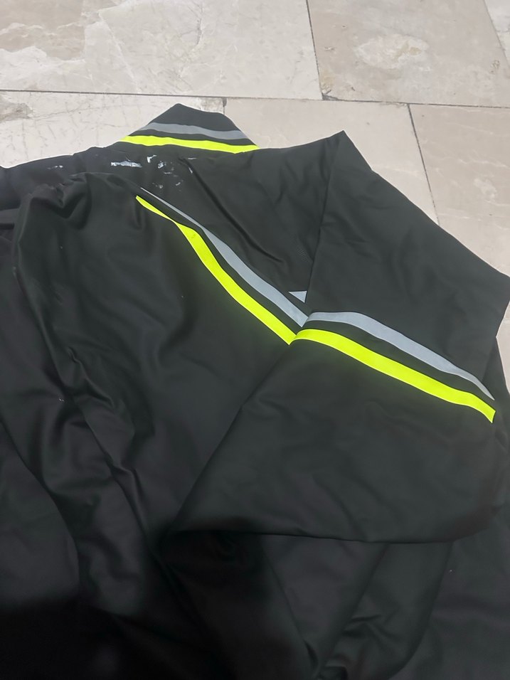 Erkek Siyah Kısa Kollu Fermuarlı Yağmurluk - Görsel 5