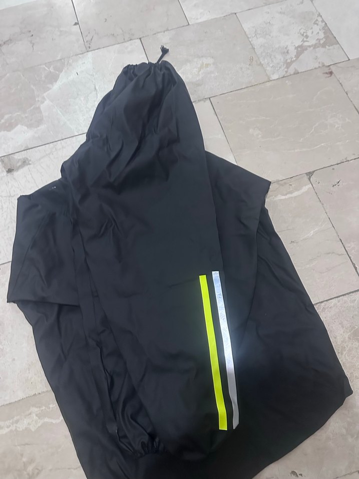 Erkek Siyah Kısa Kollu Fermuarlı Yağmurluk - Görsel 2