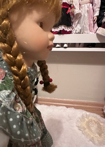 Gri Elbiseli Saç Örgülü Bebek - Görsel 2