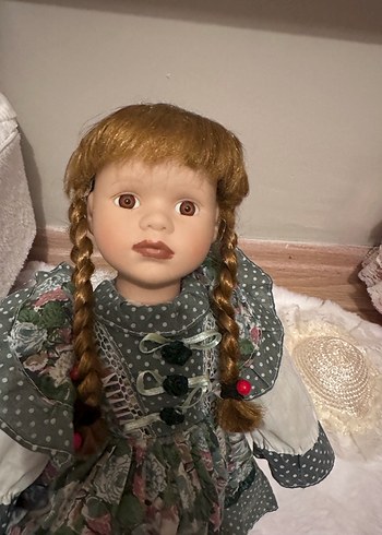 Gri Elbiseli Saç Örgülü Bebek - Görsel 4