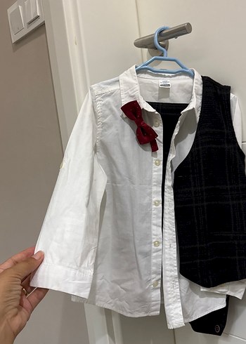 Düğmeli Çocuk Yelek ve Beyaz Gömlek Takımı - Görsel 3
