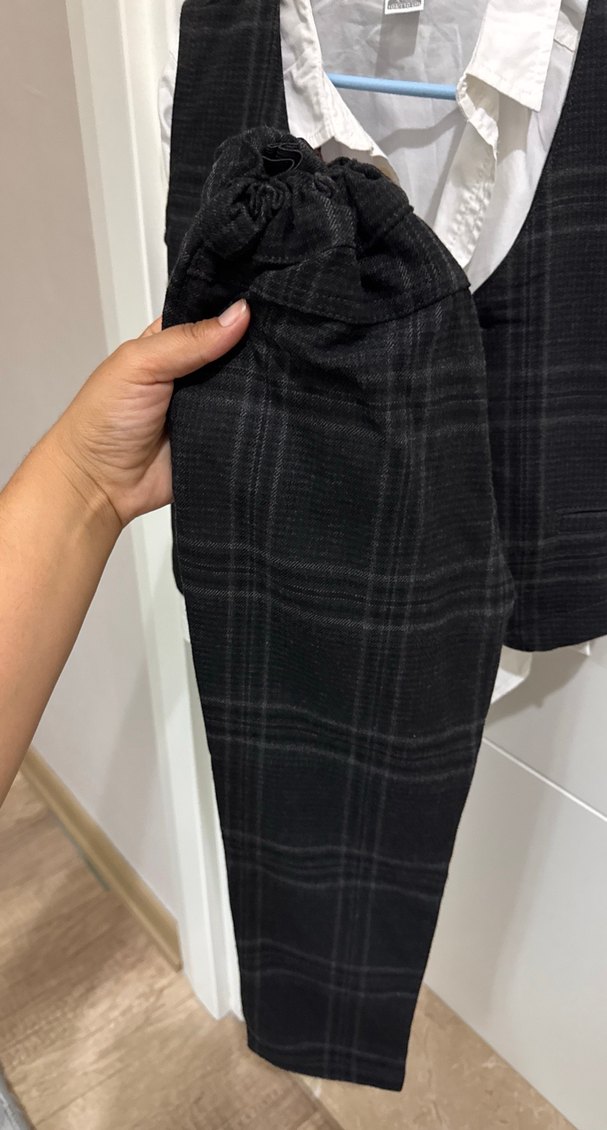 Düğmeli Çocuk Yelek ve Beyaz Gömlek Takımı - Görsel 4