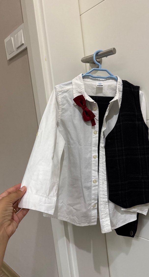 Düğmeli Çocuk Yelek ve Beyaz Gömlek Takımı - Görsel 3