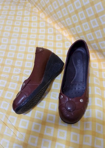 Kahverengi Deri Dolgu Topuklu Kadın Ayakkabı - Görsel 3