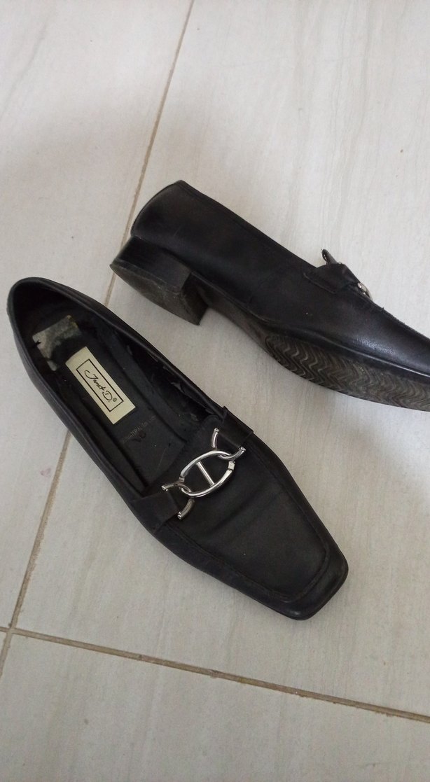 Siyah Deri Tokalı Kadın Klasik Ayakkabı - Görsel 2