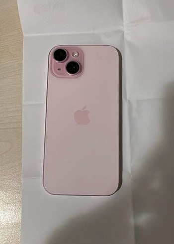 Pembe İPhone 15 aciliyeten