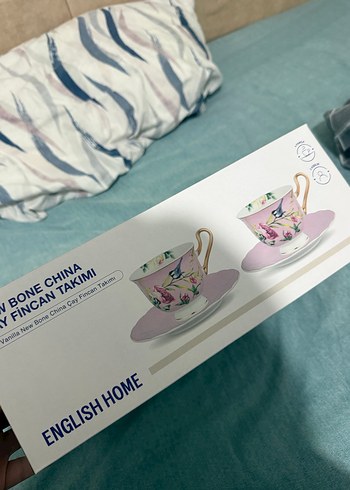 English Home Pastel Mor Çiçekli Porselen Fincan ve Tabak