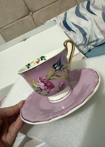 Pastel Mor Çiçekli Porselen Fincan ve Tabak