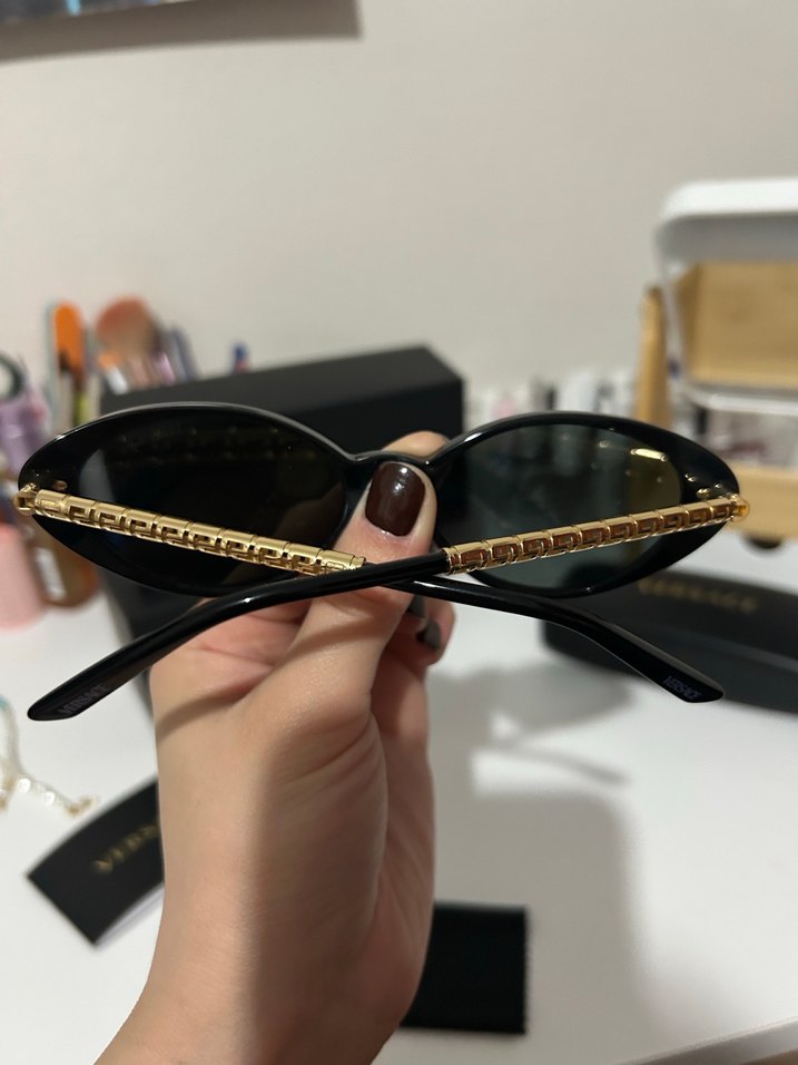 Versace Zincir Detaylı Siyah Kadın Güneş Gözlüğü - Görsel 5