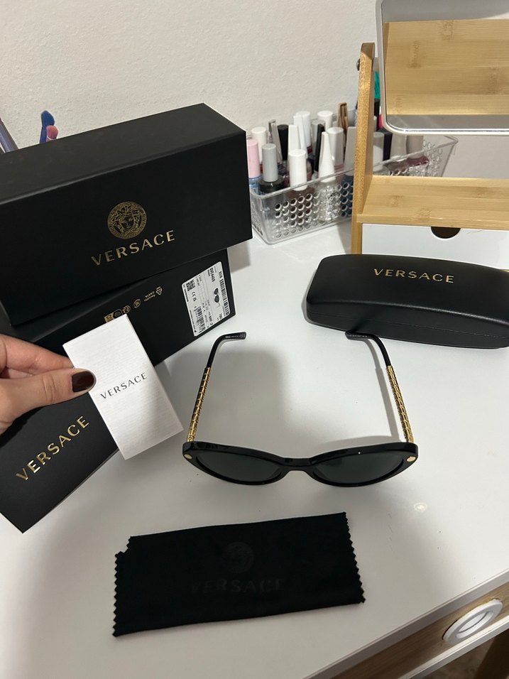 Versace Zincir Detaylı Siyah Kadın Güneş Gözlüğü - Görsel 3