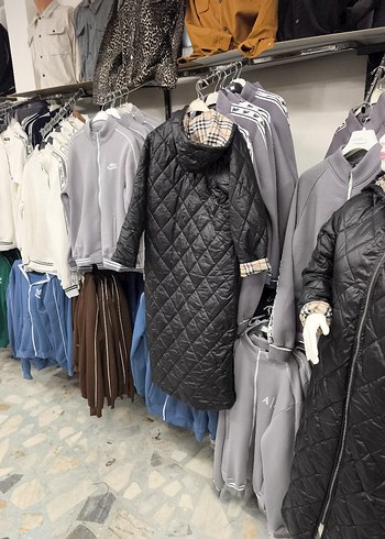 Siyah Uzun Kapitone Kadın Kışlık Mont - Görsel 6