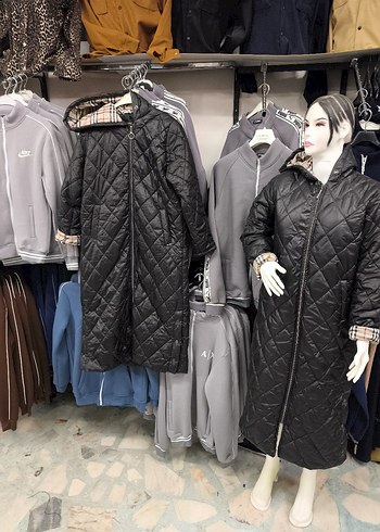 Siyah Uzun Kapitone Kadın Kışlık Mont - Görsel 2