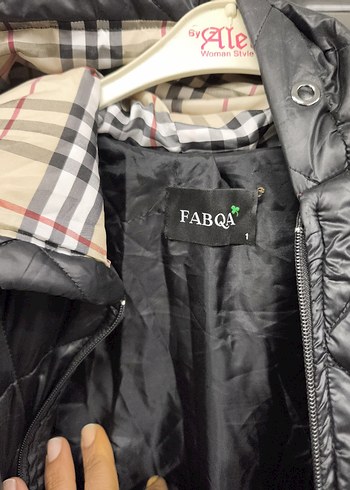 Siyah Uzun Kapitone Kadın Kışlık Mont - Görsel 4