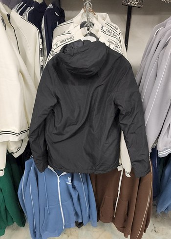 siyah Kapüşonlu Rahat Kesim Erkek Mont - Görsel 4