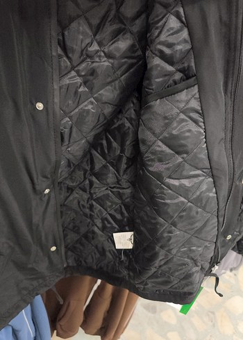 siyah Kapüşonlu Rahat Kesim Erkek Mont - Görsel 5