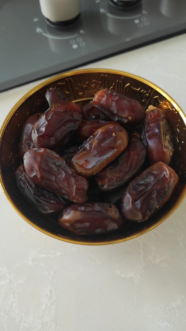 Yumuşak, iri ve enerjik hurmalar yeni mahsul kutu içinde 2 kilo - Görsel 3