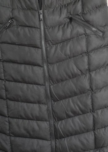 Siyah Kapüşonlu Kürklü Midi Kadın Yelek - Görsel 2