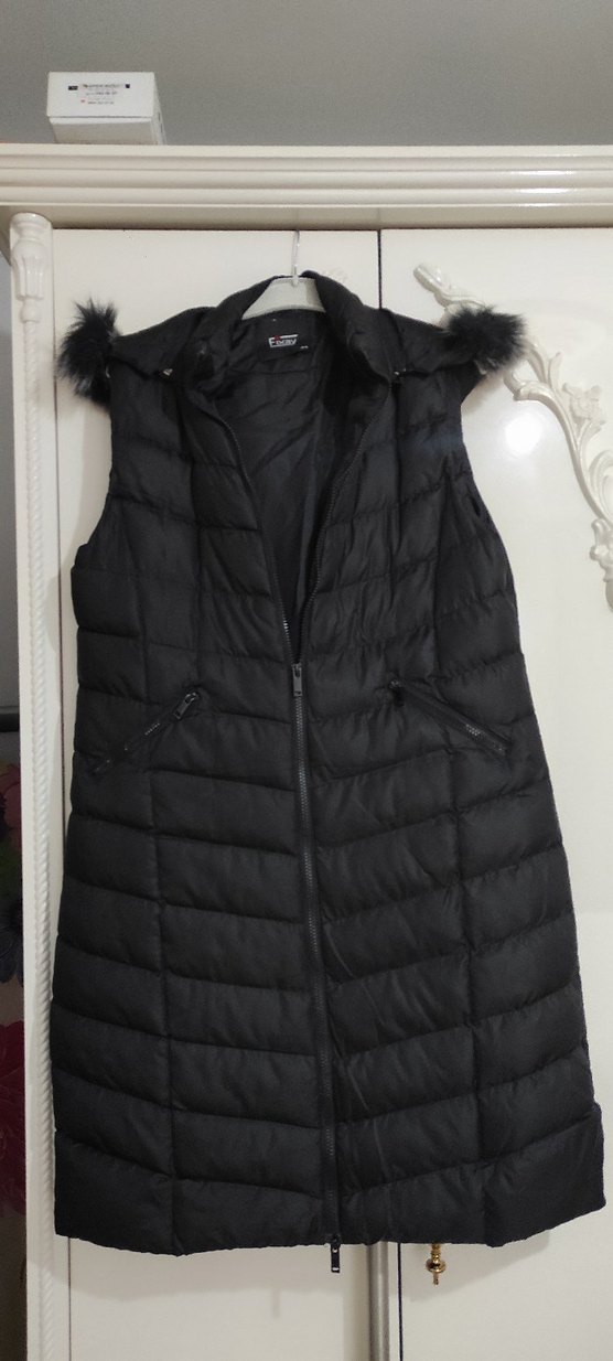 Siyah Kapüşonlu Kürklü Midi Kadın Yelek - Görsel 3