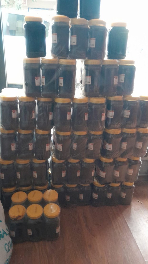 Siyah Plastik Hurma Şurubu Kavanozu Sarı Kapaklı - Görsel 2