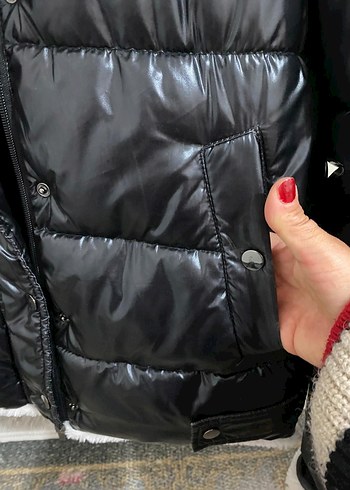 Kürk Detaylı Siyah Kadın Kısa Kışlık Mont - Görsel 4