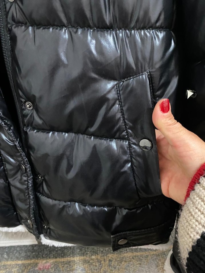 Kürk Detaylı Siyah Kadın Kısa Kışlık Mont - Görsel 4