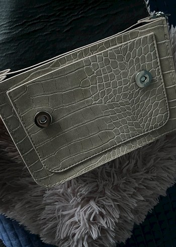 Krem Deri Yılan Desenli Zincir Detaylı Çanta - Görsel 2