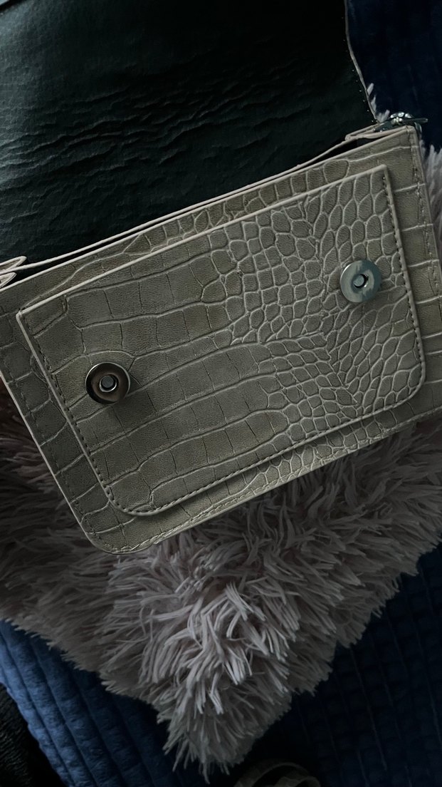 Krem Deri Yılan Desenli Zincir Detaylı Çanta - Görsel 2