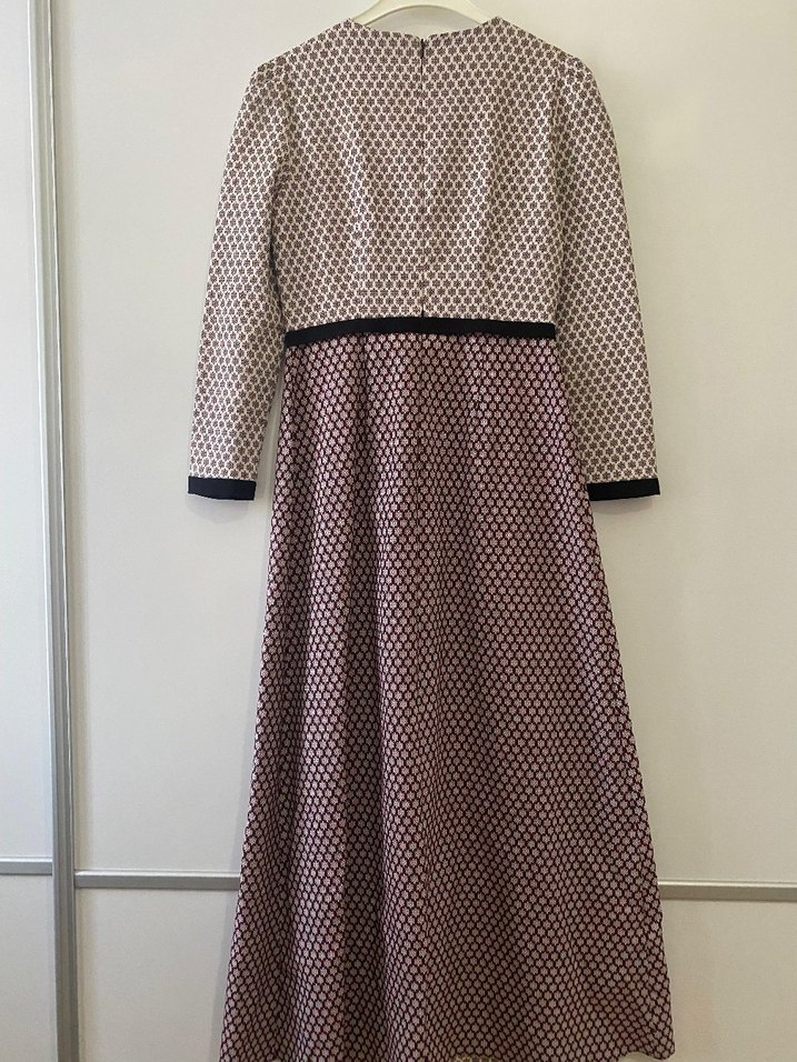 Renkli İşlemeli Uzun Kollu Pilili Uzun Elbise - Görsel 4