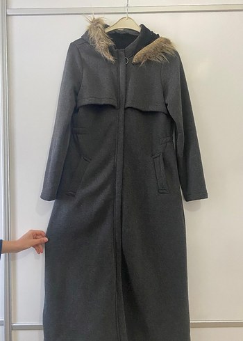 Kürk Detaylı Uzun Gri Kadın Kaban - Görsel 2