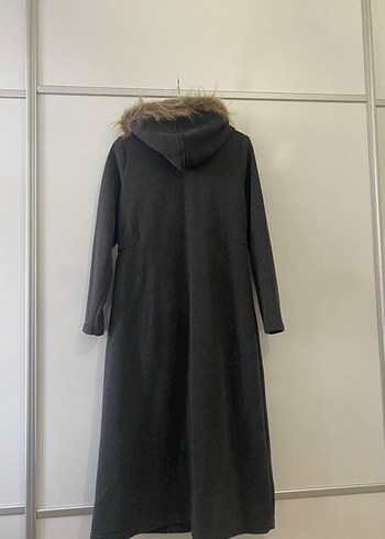 Kürk Detaylı Uzun Gri Kadın Kaban - Görsel 3