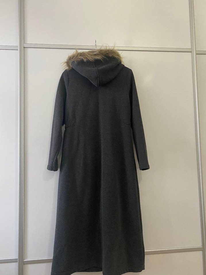 Kürk Detaylı Uzun Gri Kadın Kaban - Görsel 3