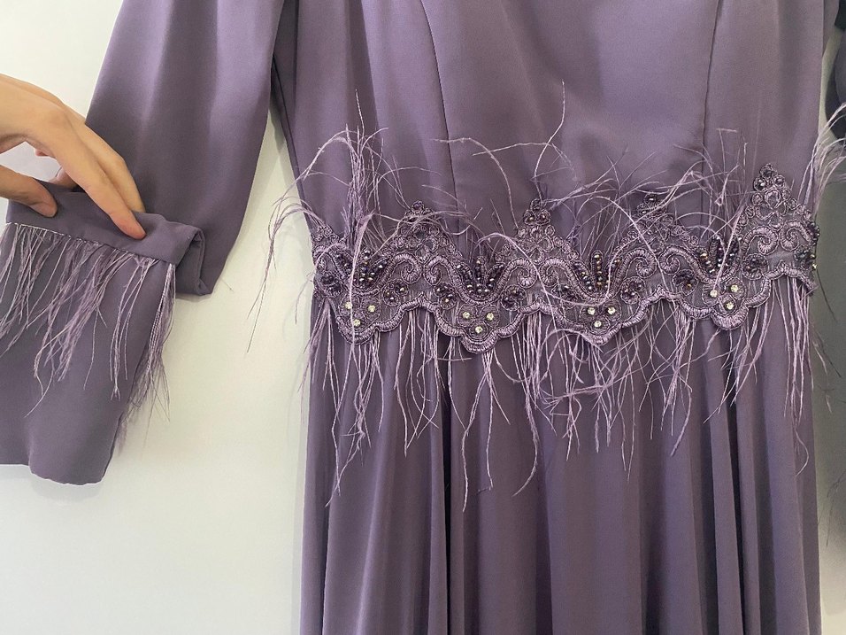 Uzun Kollu Mor İşlemeli Kadın Elbise - Görsel 4