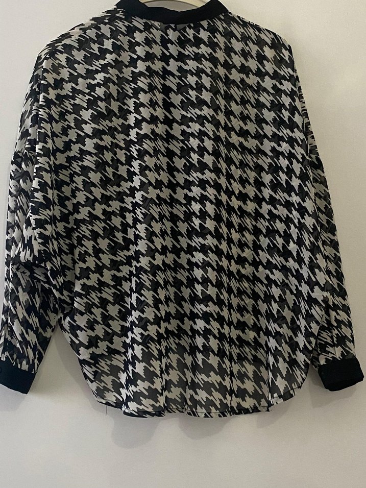 Siyah-Beyaz Uzun Kollu Düğmeli Salaş Gömlek - Görsel 3