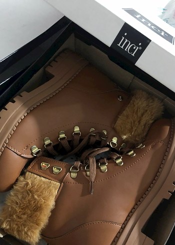 Kahverengi Deri Kadın Tabanlı Bot - Görsel 3