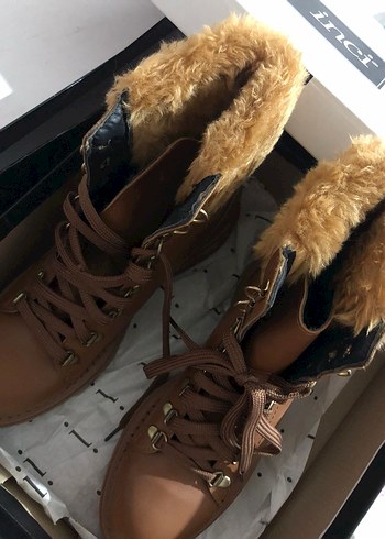 Kahverengi Deri Kadın Tabanlı Bot - Görsel 2