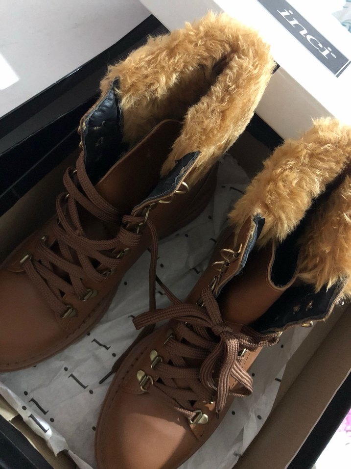 Kahverengi Deri Kadın Tabanlı Bot - Görsel 2