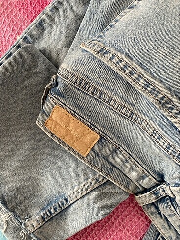 36 Beden Pull and bear kesik paçalı straight jean