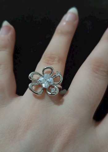 Çiçek Desenli Kadın Yüzük - Görsel 2